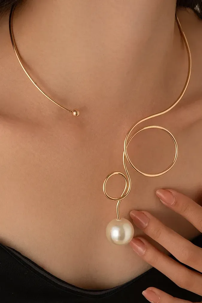 Golden Elegance Necklace - Image 1