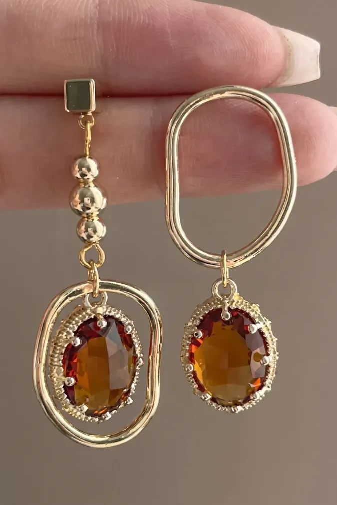 Golden Geometric Elegant Earrings - Image 1