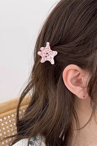Light Pink Starfish Hair Clip - Image 1