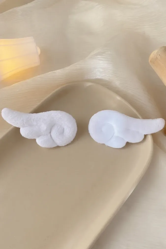 White Set Of 2 Wings Hair Clip - Image 1