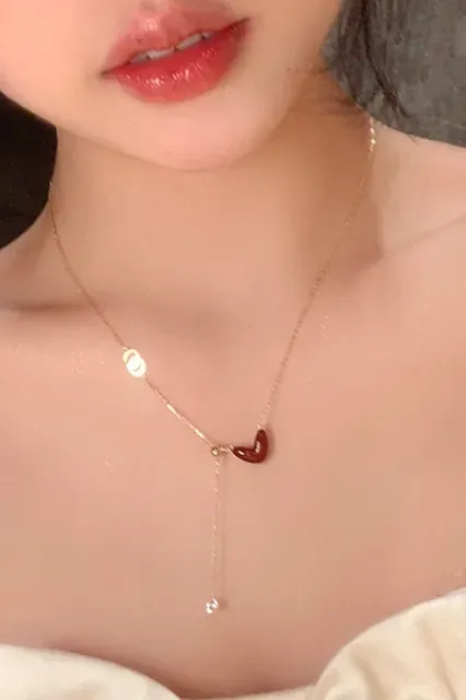 Golden Heart Pendant Necklace - Image 1